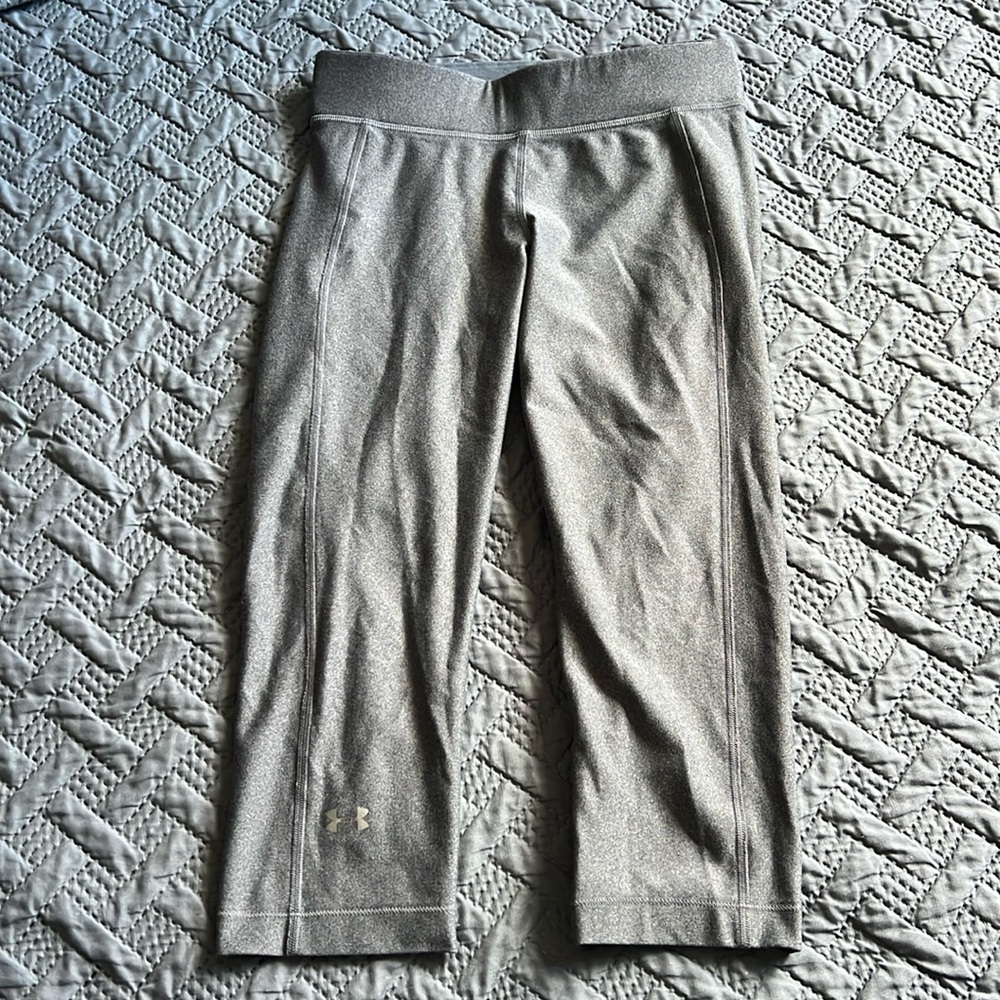 Under Armour compression knee leggings